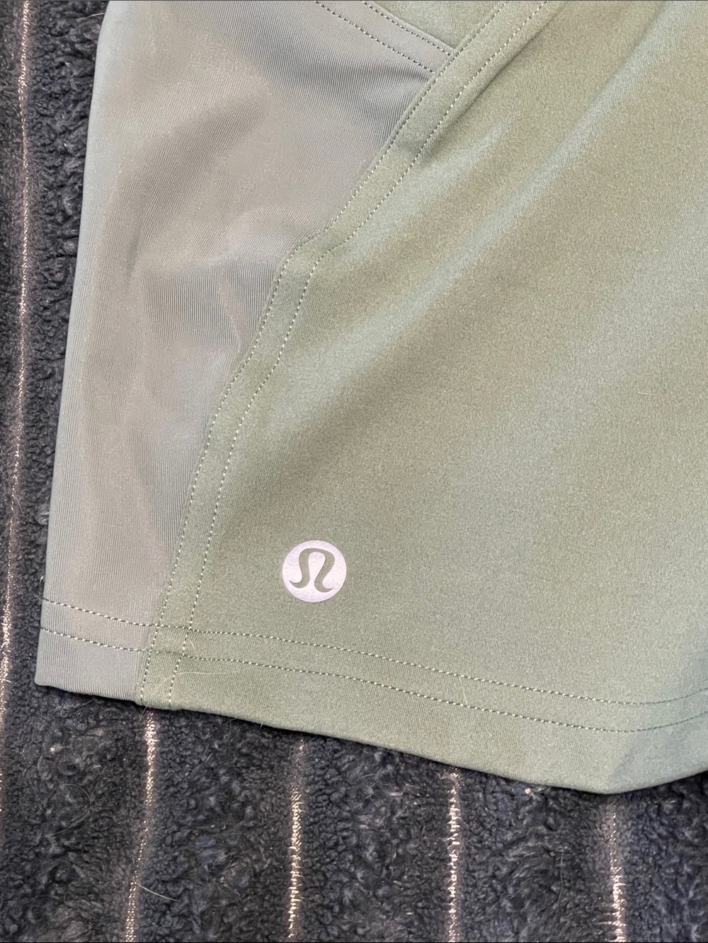 Lululemon NWT License to Train HR 2” Logo Shorts Womens Size 12 Grey Eucalyptus - Picture 9 of 10